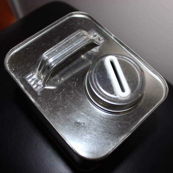 3/$188❤️vintage 1996 Sanrio Keroppi Full Service! Arizona Gas Can Tin Coin Bank - Picture 5 of 10